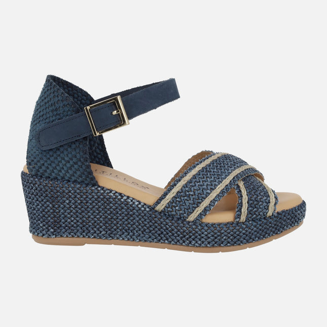 Sandalias de rafia con cuña media y pulsera al tobillo