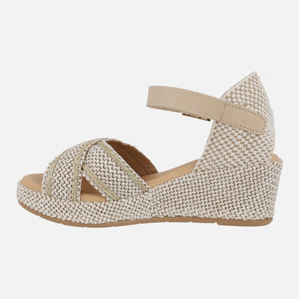 Sandalias de rafia con cuña media y pulsera al tobillo