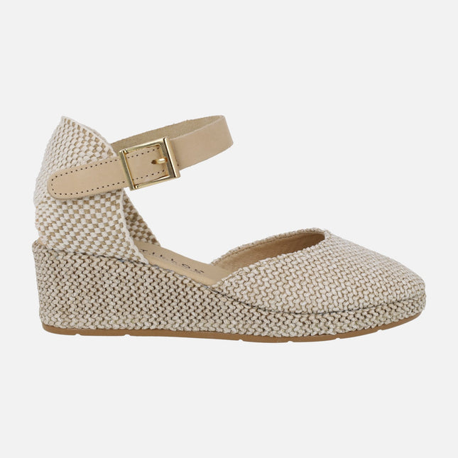 Zapatillas de rafia con pulsera de piel al tobillo y cuña de 5 cm