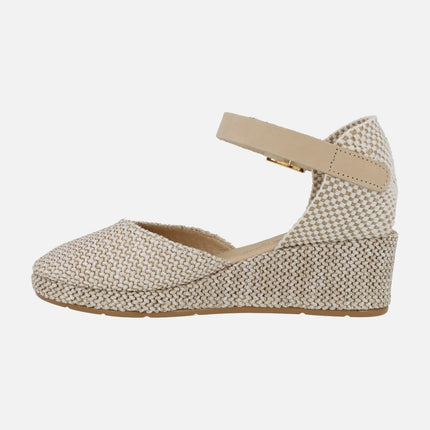 Zapatillas de rafia con pulsera de piel al tobillo y cuña de 5 cm