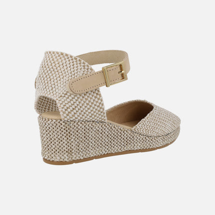 Zapatillas de rafia con pulsera de piel al tobillo y cuña de 5 cm