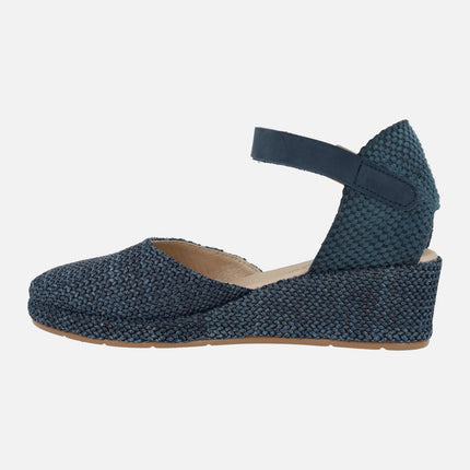 Zapatillas de rafia con pulsera de piel al tobillo y cuña de 5 cm