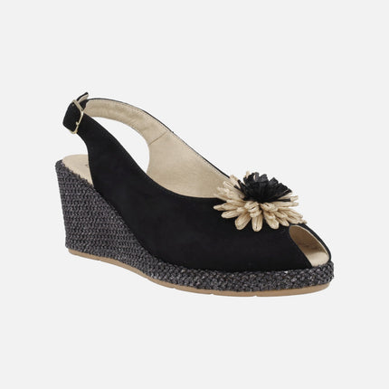 Zapatillas de ante con cuña de rafia y adorno de flor
