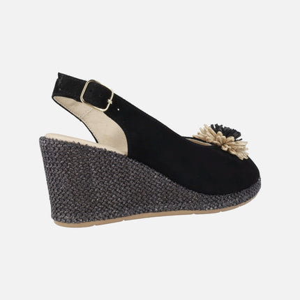 Zapatillas de ante con cuña de rafia y adorno de flor