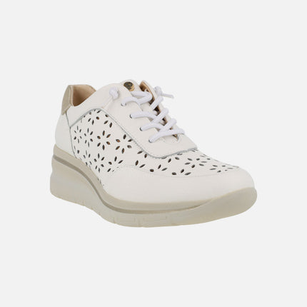 Zapatos deportivos en piel blanca con troquelado de flores
