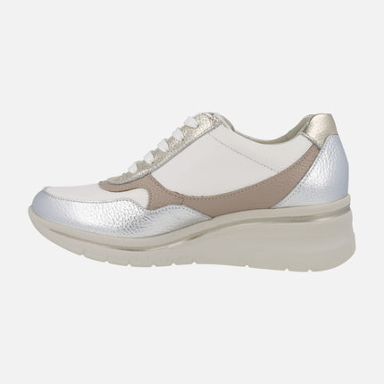 Deportivos de piel combinados con cordones y cremallera