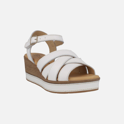 Sandalias blancas de piel con cuña y plataforma