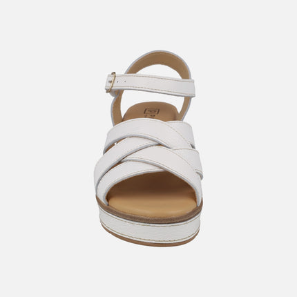 Sandalias blancas de piel con cuña y plataforma
