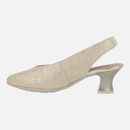 Zapatos corte salón destalonados con piel grabada y tacón bajo