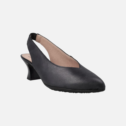 Zapatos corte salón destalonados con tacón bajo