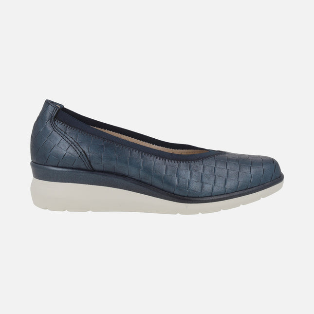 Low wedge comfort shoes in printed metallic blue leather