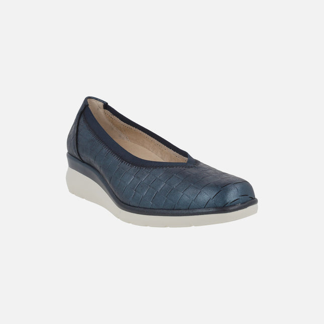 Low wedge comfort shoes in printed metallic blue leather
