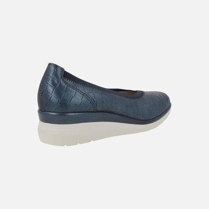 Low wedge comfort shoes in printed metallic blue leather