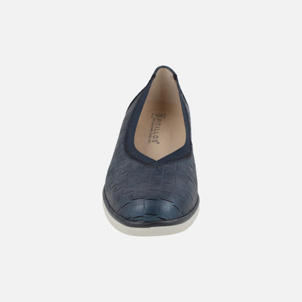 Low wedge comfort shoes in printed metallic blue leather