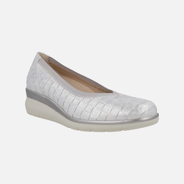 Zapatos de piel en metalizado plata efecto trenzado con cuña baja