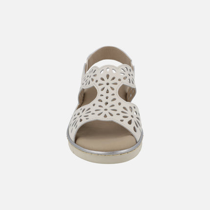 Sandalias blancas de piel con plantillas extraíbles y troquelado de flores