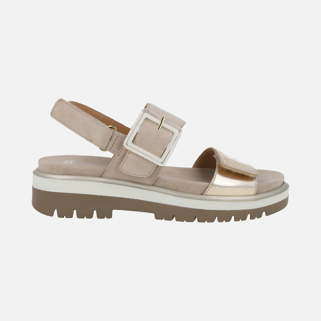 Sandalias en combinado beige y oro con cierre de velcros