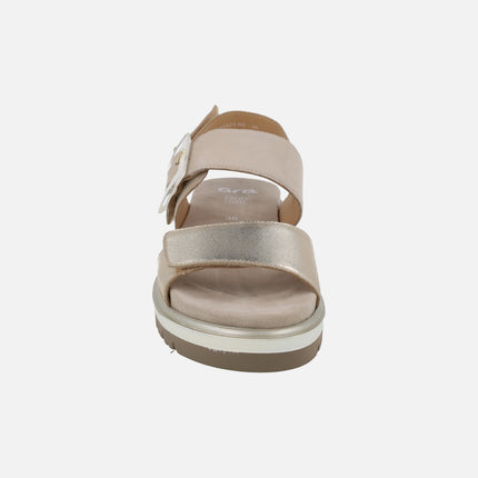 Sandalias en combinado beige y oro con cierre de velcros