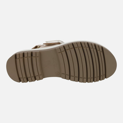 Sandalias en combinado beige y oro con cierre de velcros