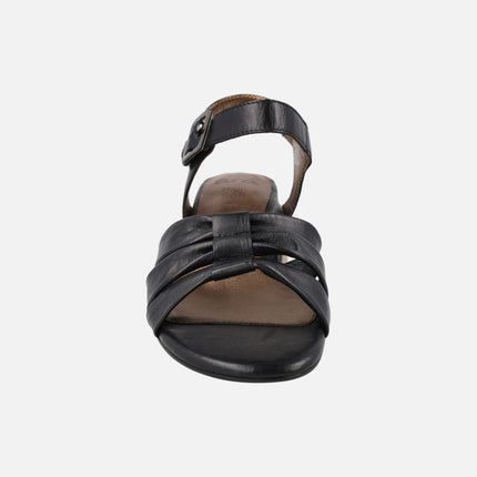 Black leather sandals with low heel and ankle bracelet