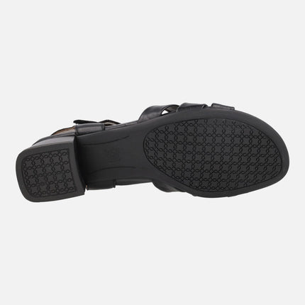 Black leather sandals with low heel and ankle bracelet