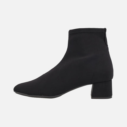Botines negros en tejido elástico con tacón bajo