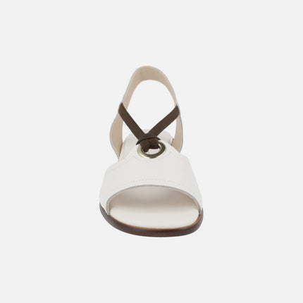 Leather sandals with low heels and elastics