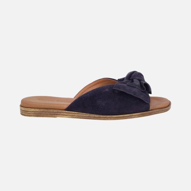Flat sandals in suede leather with bow