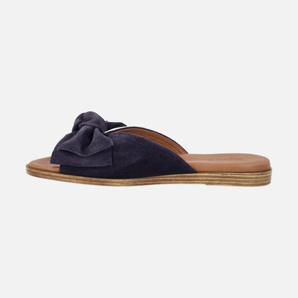 Sandalias planas estilo palas en serraje con lazo