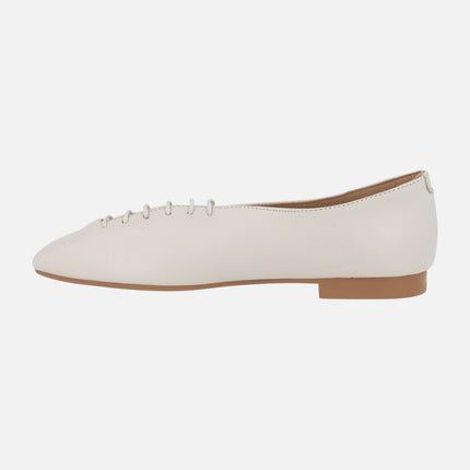 Bailarinas de piel en color blanco roto con cordones
