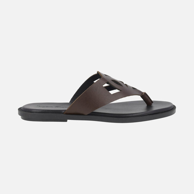 Flat sandals in brown leather with die-cut detail