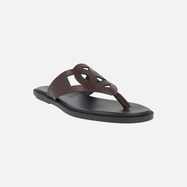 Flat sandals in brown leather with die-cut detail