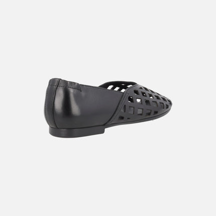 Flat leather shoes with square perforations
