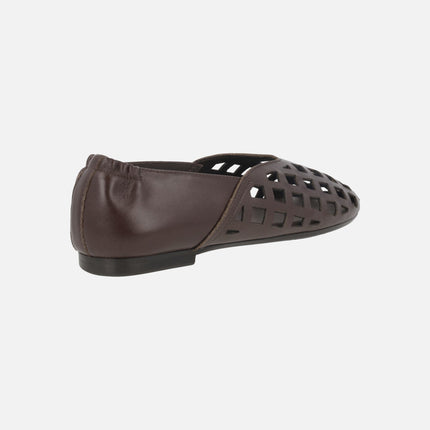 Flat leather shoes with square perforations