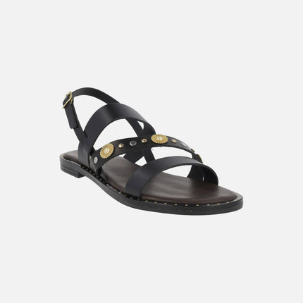 Sandalias negras de piel con tachas y adornos metálicos