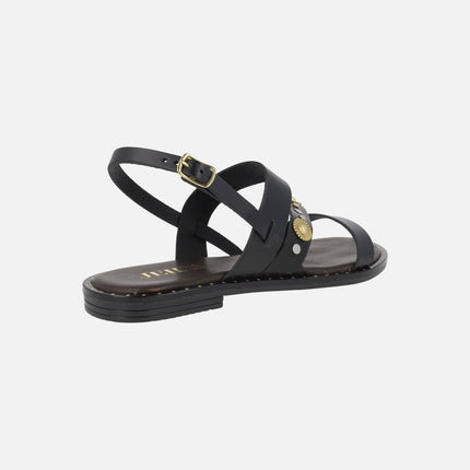 Sandalias negras de piel con tachas y adornos metálicos