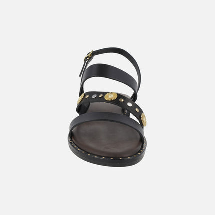 Sandalias negras de piel con tachas y adornos metálicos