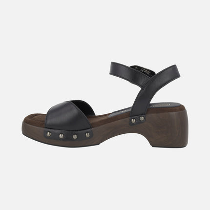 Sandalias de piel con pulsera al tobillo y tachas modelo Inca