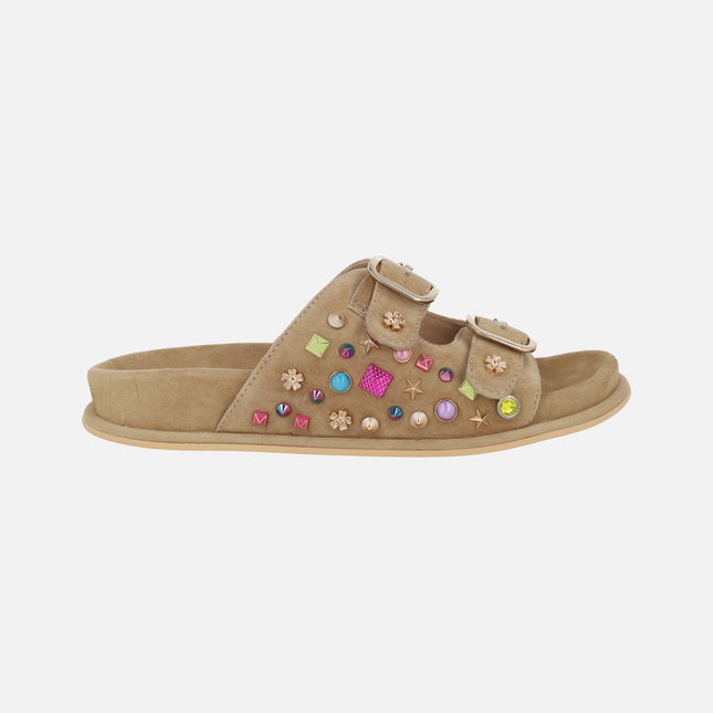 Sandalias de ante color beige con hebillas y fantasía multicolor