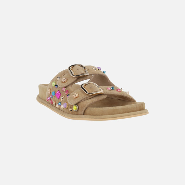 Sandalias de ante color beige con hebillas y fantasía multicolor