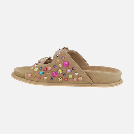 Sandalias de ante color beige con hebillas y fantasía multicolor
