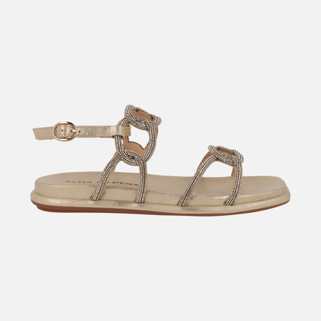 Sandalias doradas con eslabones de strass entrelazados
