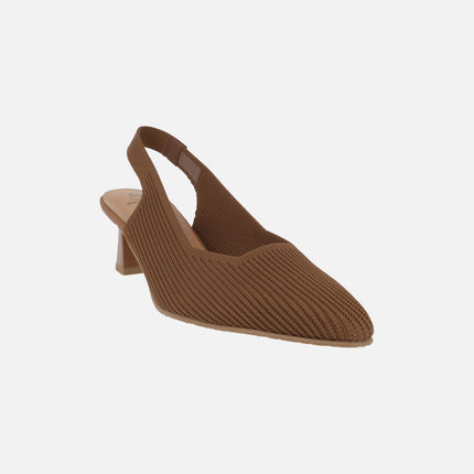 Zapatos de tacón corte salón destalonados con puntera afilada
