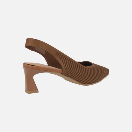 Zapatos de tacón corte salón destalonados con puntera afilada