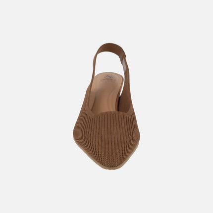 Zapatos de tacón corte salón destalonados con puntera afilada
