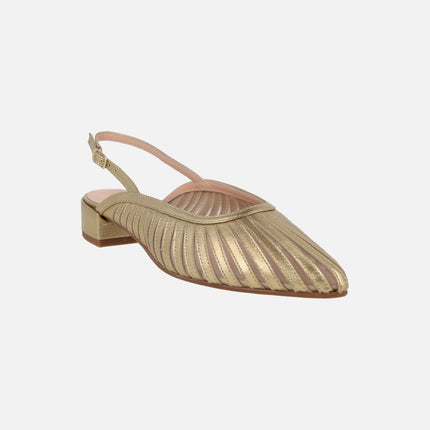 Zapatos destalonados en piel y rejilla con tacones bajos