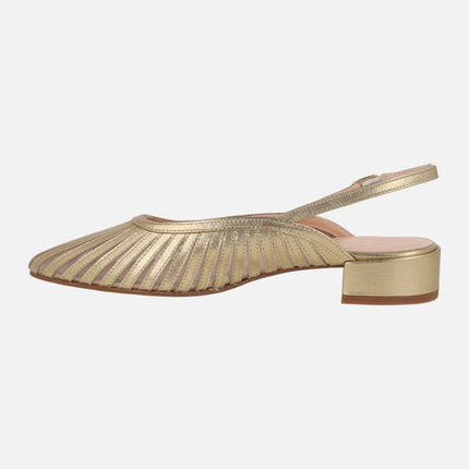 Zapatos destalonados en piel y rejilla con tacones bajos