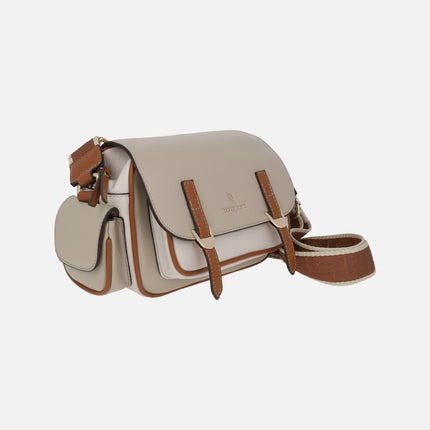 Bolsos bandolera Altea en combinado taupe con tapa y bolsillos laterales