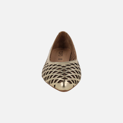 Leather ballerinas with openwork and sharp toe