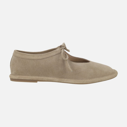 Zapatos confort de serraje beige con cierre de cordones